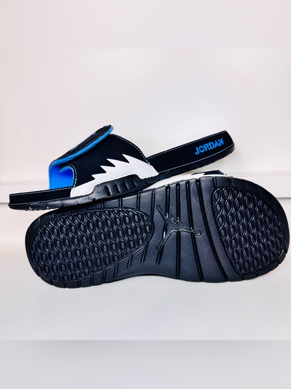 Jordan Hydro 5 Retro Slides Black University Blue Size 9 Brand New - Picture 3 of 13